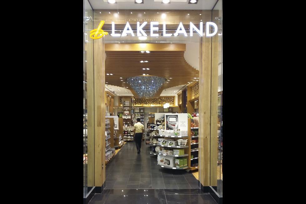 Store gallery Dubai's Mall of the Emirates offers big shopping